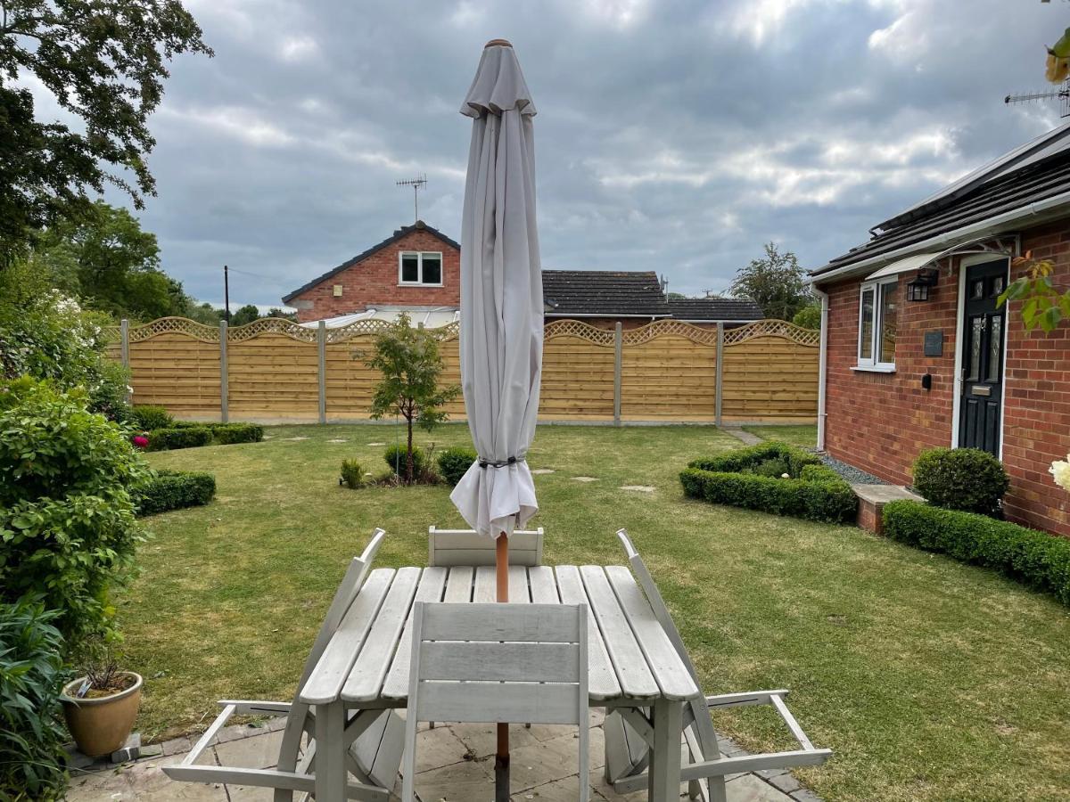 The Hideaway Villa Stratford-upon-Avon Exteriör bild
